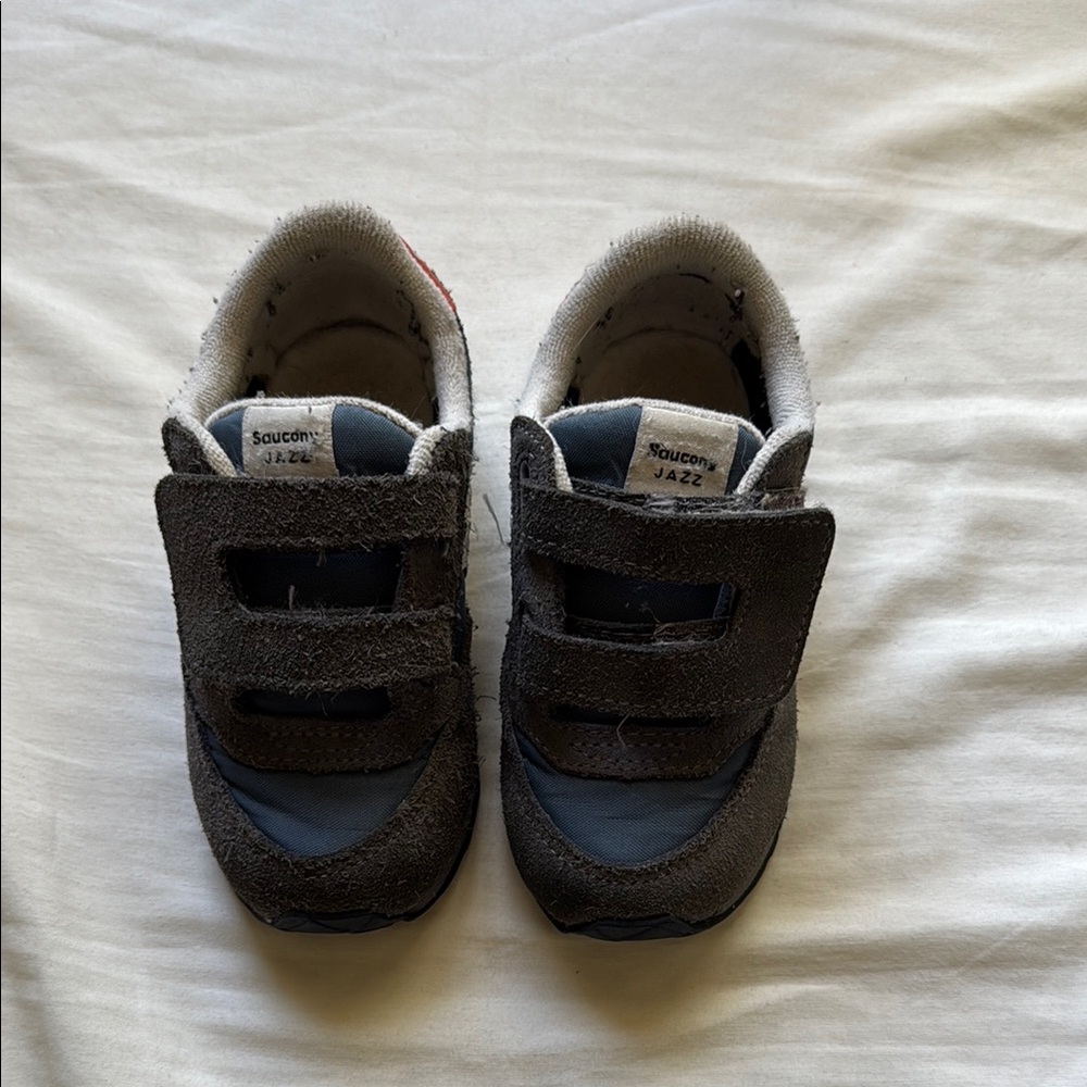 Saucony Kids' 8 Velcro Sneakers